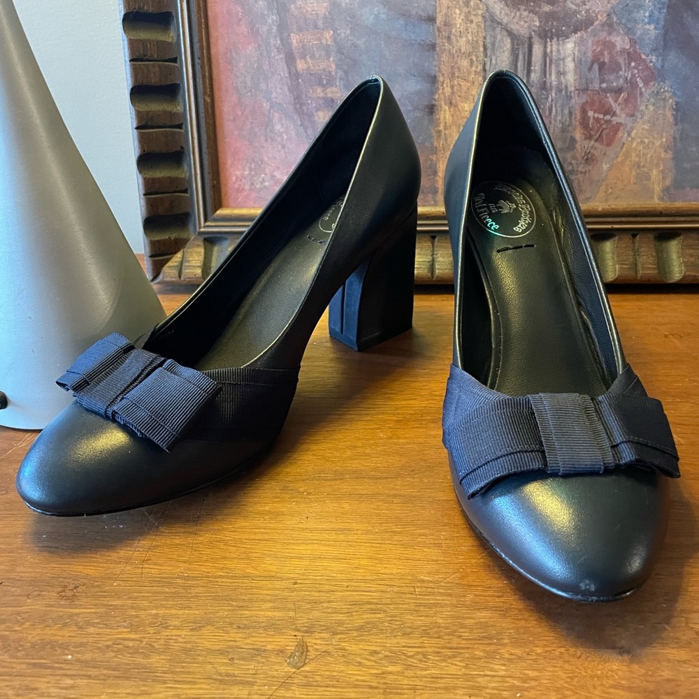Brooks Brothers Red Fleece Navy Pump Heels